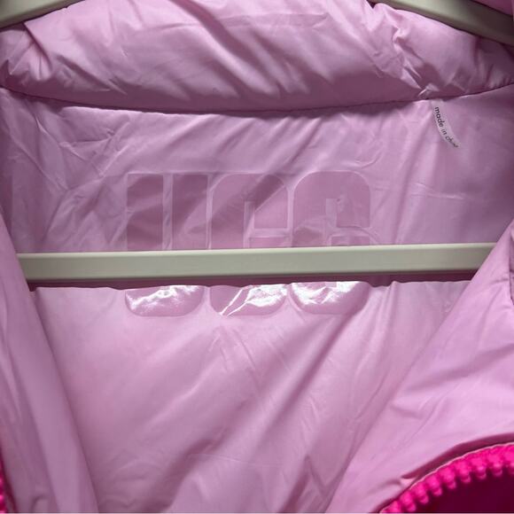 UGG Reversible Pink Puffer Vest Full Zip Button Up Sleeveless Women Sz Large NWT - Picture 4 of 10
